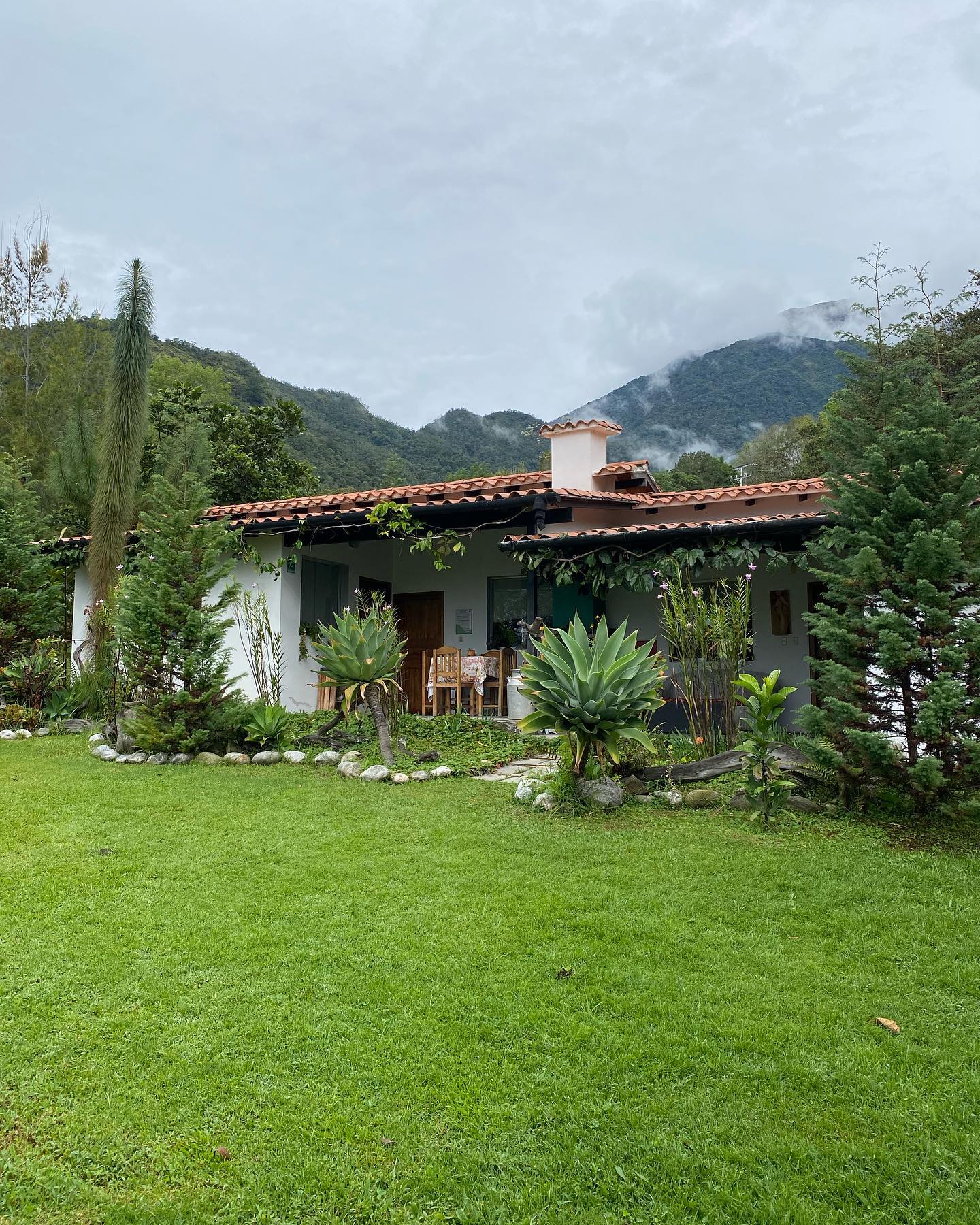 Posada Sequoia Inn